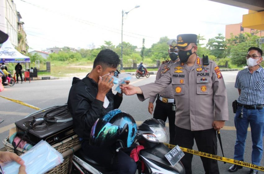  Kapolresta Tinjau Pos Penyekatan PPKM di Kota Pekanbaru