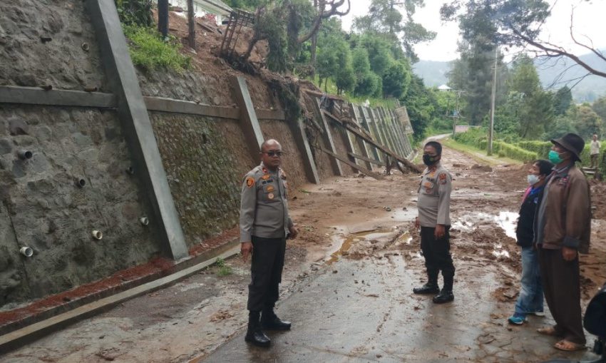 Longsor di Bukit Gundaling Berastagi, 1 Bangunan Cafe Hancur