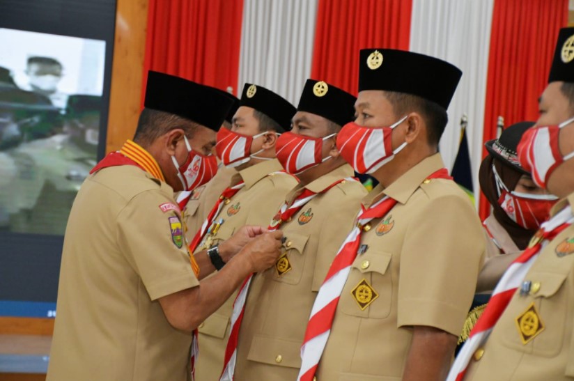  Hari Pramuka ke-60, Bupati Sergai Terima Penghargaan Lencana Pancawarsa IV