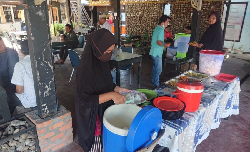  Jumat Barokah Satreskrim Polres Kampar, Sediakan Makan Siang Gratis Bagi Dhuafa di Kafe TSJ