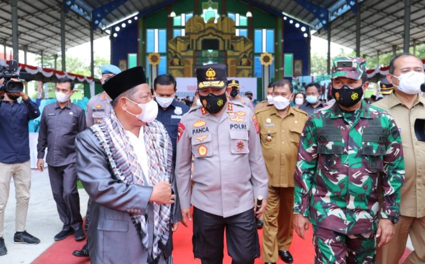  Kapolda Sumut Tinjau Vaksinasi Merdeka di Ponpes Mawaridussalam Deliserdang