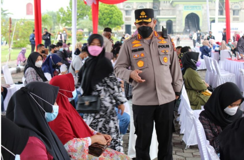  Dampingi Kapolda, Kapolresta Pekanbaru Hadiri Vaksinasi Merdeka