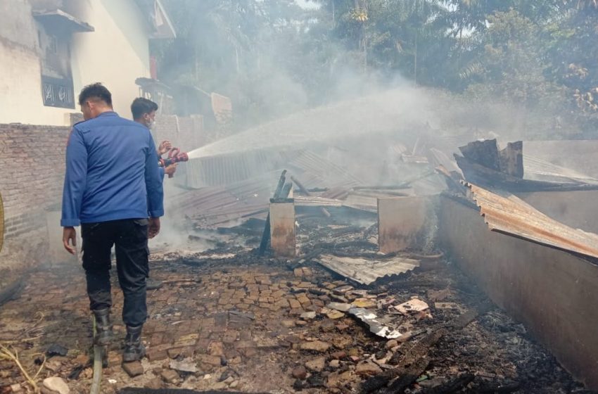  2 Rumah di Desa Sumber Harapan Dilalap Sijago Merah