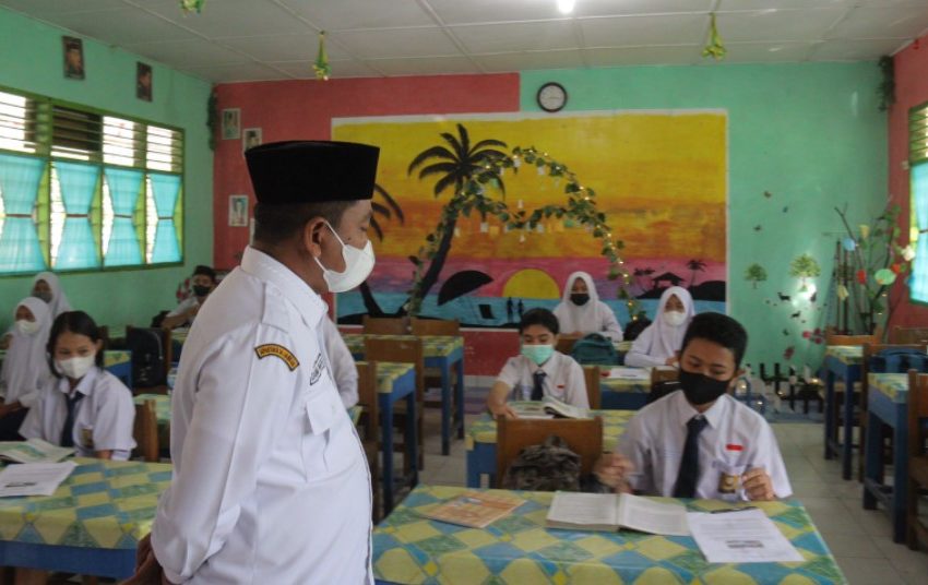  Simulasi PTM di SMPN 1 Sei Bamban, Bupati Sergai Ingatkan Guru Jadi Contoh Disiplin Prokes