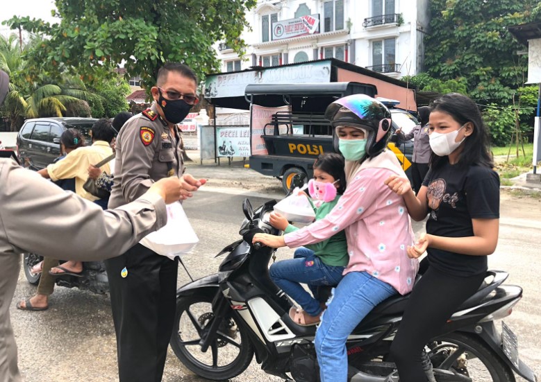  Jum’at Barokah, Polsek Sukajadi Polresta Pekanbaru Berikan Bantuan Sosial Sarapan Pagi