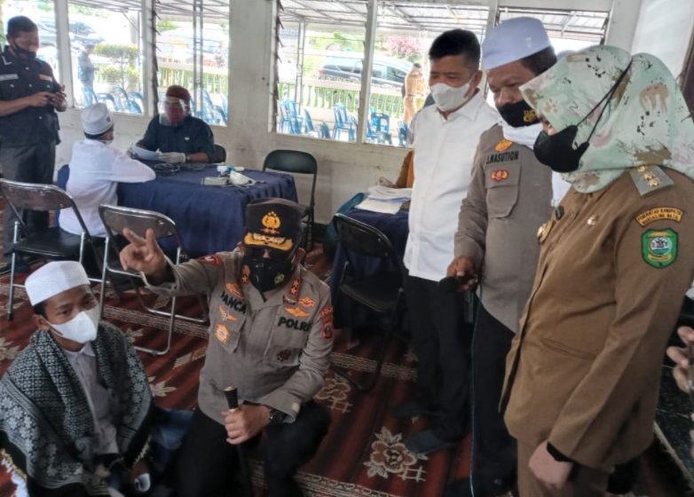  Kunker ke Madina, Kapolda Sumut dan Pangdam I/BB Tinjau Vaksinasi Santri dan Santriwati Ponpes Mustafawiyah