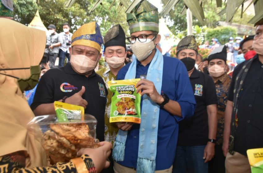  Menteri Pariwisata Sandiaga Uno Kunjungi Desa Koto Masjid