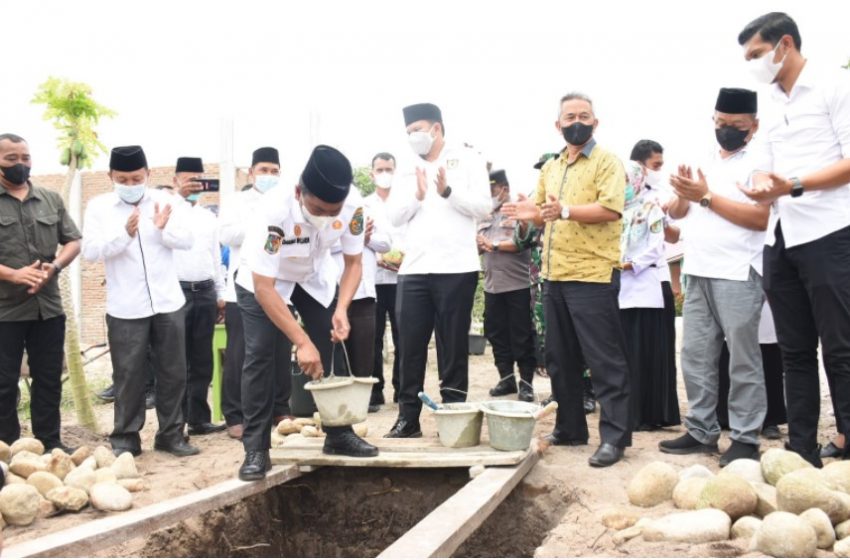  Bupati Sergai Letakkan Batu Pertama Pembangunan RKB Sekolah Mantab