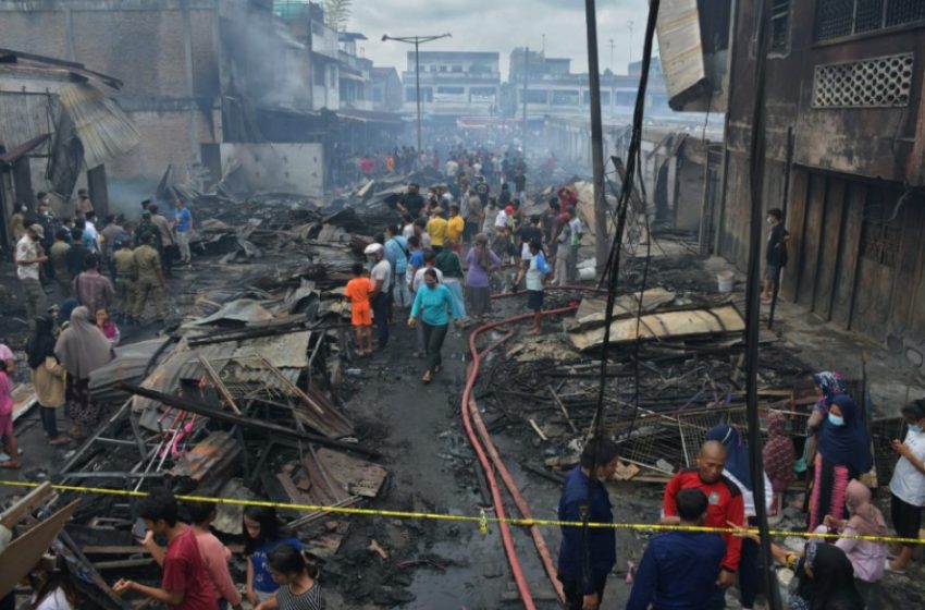 Bupati Sergai Tinjau Kebakaran di Pajak Lama Perbaungan