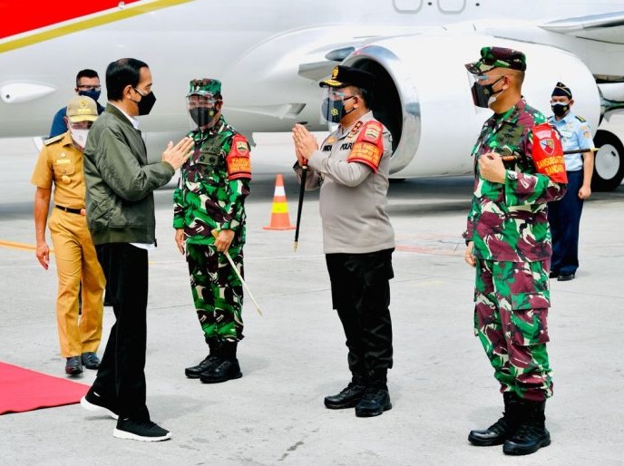  Kapolda Sumut Sambut Presiden Jokowi di Bandara Kualanamu