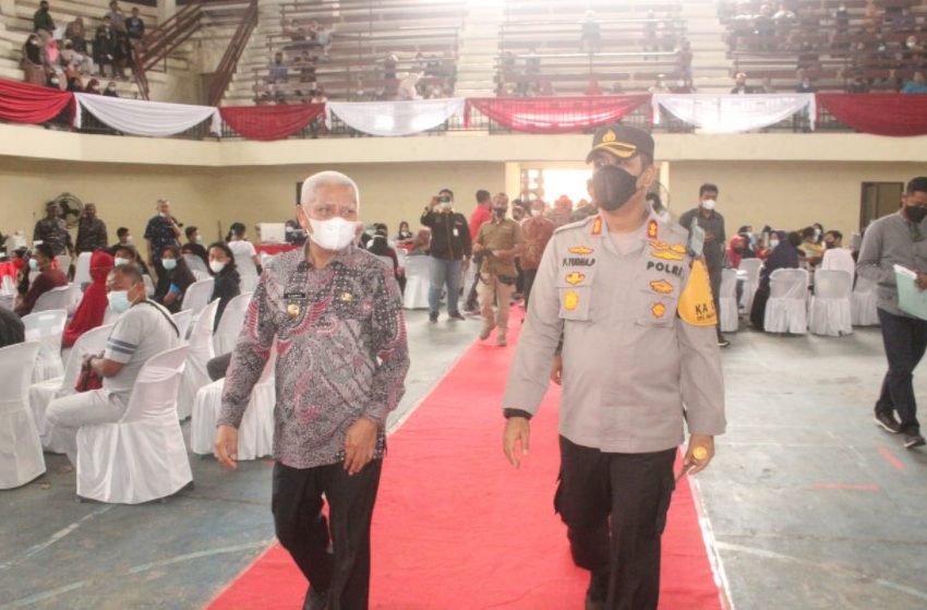  Kapolres Asahan bersama Forkopimda Tinjau Serbuan Vaksinasi Merdeka Massal Gabungan TNI/Polri