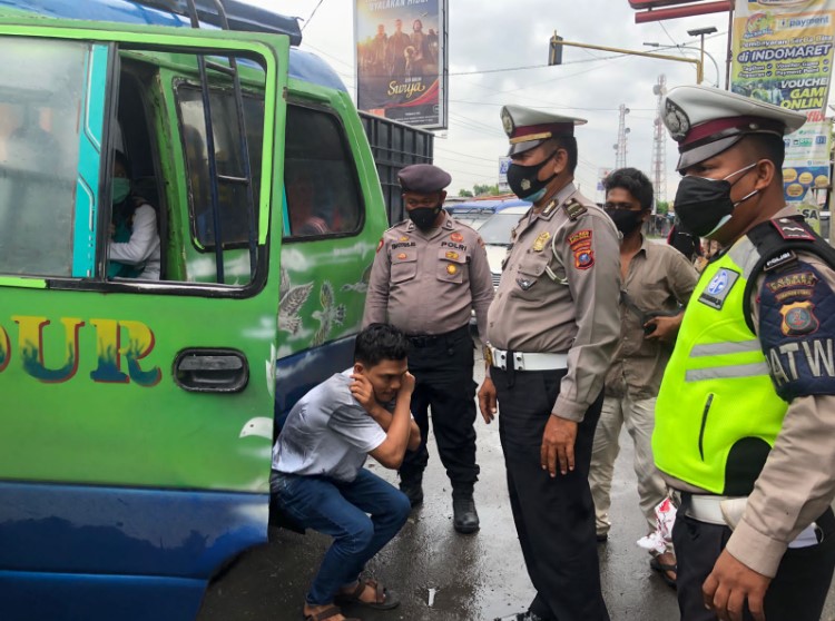  Polres Batubara Kembali Tindak Pelanggar Prokes, 33 Orang Diberi Sanksi Teguran Lisan dan Fisik