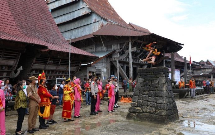  Dorong Destinasi Wisata Tumbuh Kembali, Kapolda Sumut Percepat Vaksinasi di Kepulauan Nias