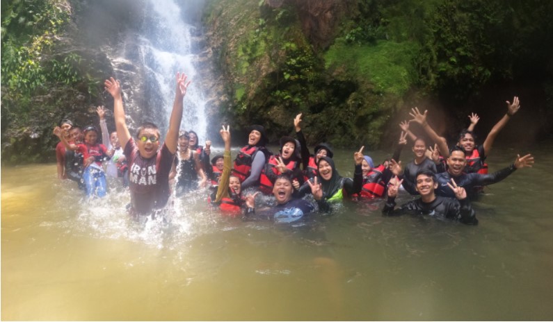  Tim Jalan-Jalan Horee Kunjungi Spot Air Terjun Tambang Murai XIII Koto Kampar