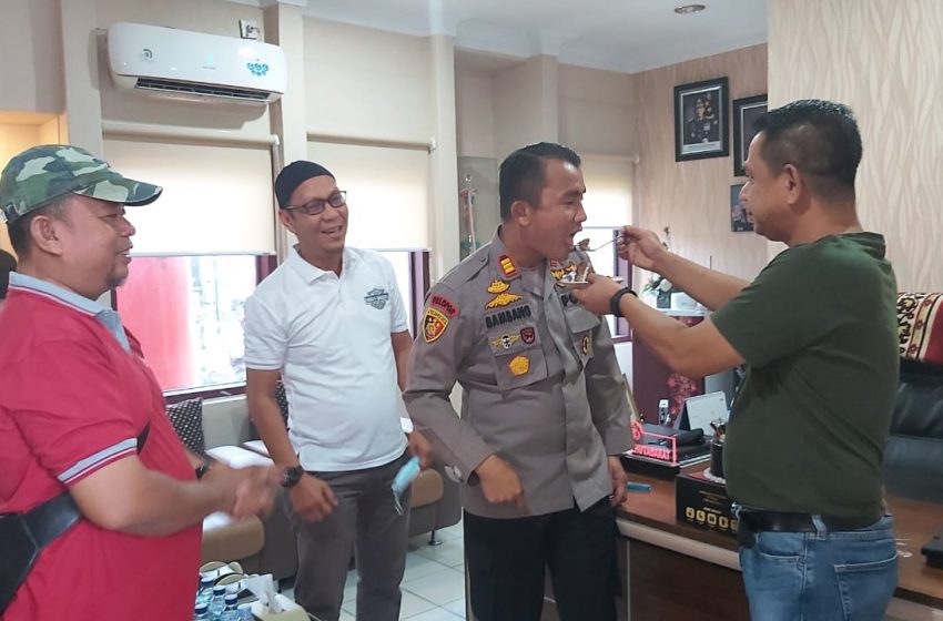  HUT Ke-47 Tahun, Kapolsek Kota Pinang Dapat Surprise dari Ketua Pewarta