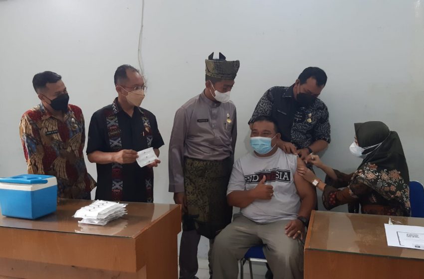 Kolaborasi PUD Pasar Medan-Polsek Medan Baru, Pedagang Antusias Ikuti Vaksinasi Dosis II