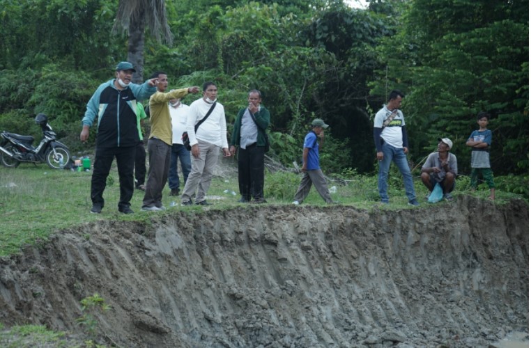 Wakil Bupati Asahan Tinjau Pembuatan Tanggul Jebol dan Normalisasi Sungai di 2 Kecamatan