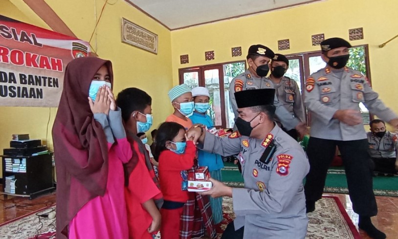  Warung Jumat Barokah Polda Banten, Berbagi Kebahagiaan Dengan Anak Yatim Piatu