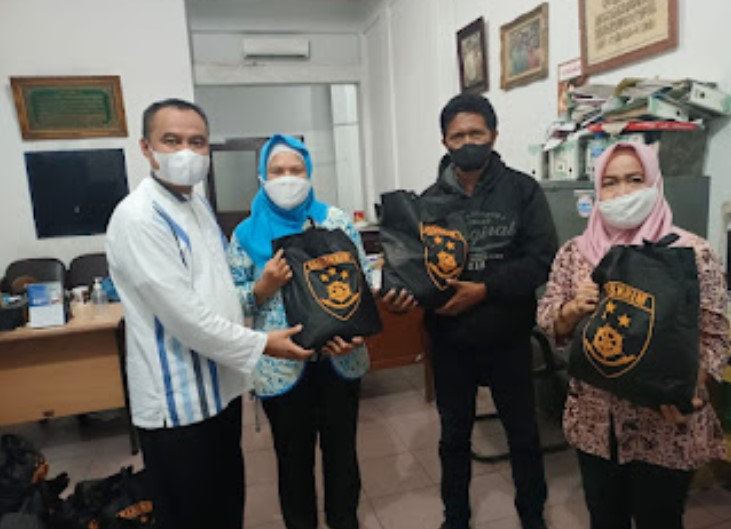  Farianda Salurkan 350 Paket Sembako Sumbangan Kabareskrim Polri untuk Wartawan