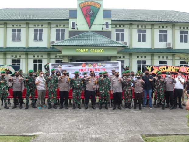 HUT TNI Ke-76, Kapolres Batubara Bersilaturahmi ke Mako Yonif 126/KC Sei Balai