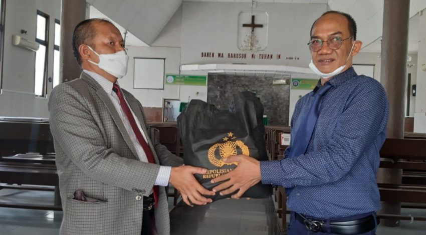  Minggu Kasih, Forkom Warkop Polda Sumut Salurkan Bantuan Kabareskrim Kepada Pengurus Gereja GKPS Resort Teladan