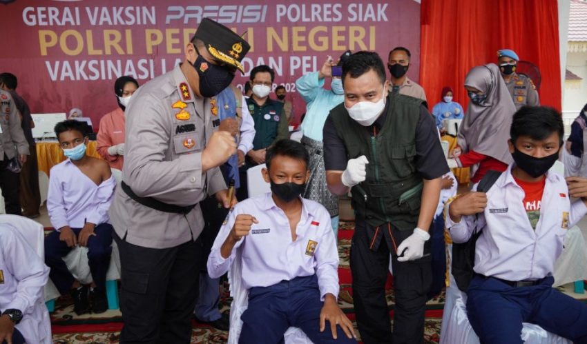  Kapolda Riau Kunker ke Siak Tinjau Pelaksanaan Vaksinasi Covid-19 Bagi Lansia dan Pelajar