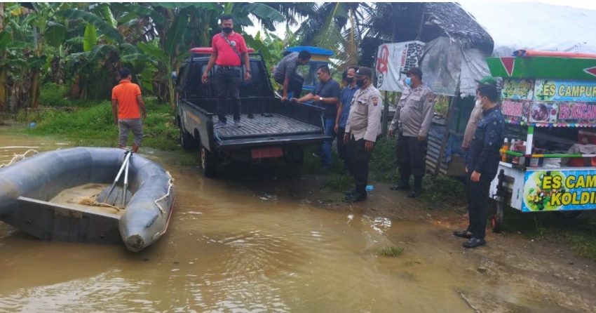  Polsek Firdaus Monitor Bencana Banjir dan Pantau Bendungan Blutu