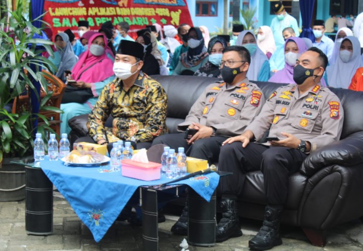  Kapolresta Pekanbaru Hadiri Launching Aplikasi Biru Dongker 4968 di SMA Negri 8