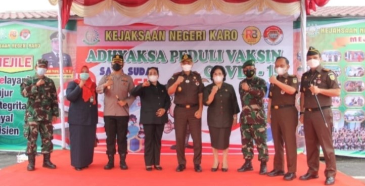  Bupati Bersama Kajatisu dan Kapolres Tinjau Adhyaksa Peduli Vaksin Covid-19 di Kejari Karo