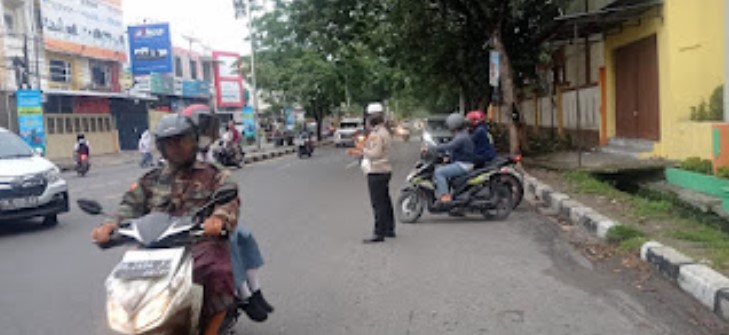 Unit Lantas Polsek Percut Sei Tuan Atur Kemacetan Arus Lalu Lintas