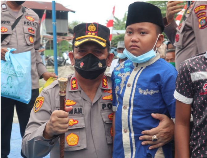  Kapolres Batubara Berbagi 153 Sembako Kepada Anak Yatim dan Serahkan 1 Unit Kursi Roda Untuk Koptu (Purn) Binsar Panjaitan