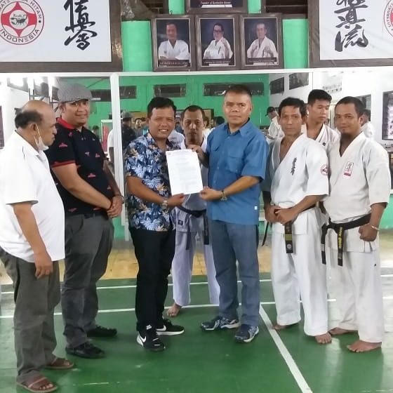  Thomas Sinuhaji Terima Ketua Pengurus Besar Karate Kala Hitam Indonesia