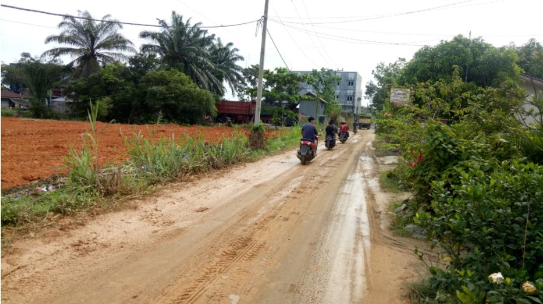 Penimbunan Lahan di Jalan Kandis Resahkan Warga, Keselamatan Pengendara Terancam