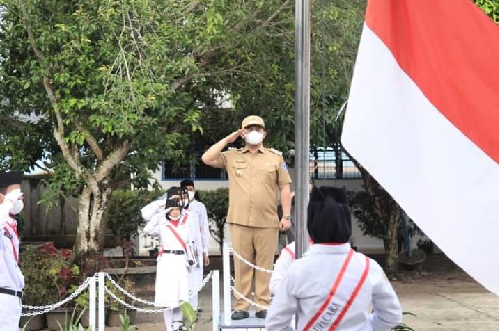 Tanamkan Ikrar Siswa, Bupati Labuhanbatu Irup  di SMP Negeri 3 Rantau Utara