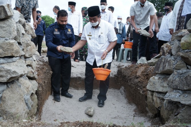  Letakkan Batu Pertama Mesjid Jabal Nur, Wakil Bupati Asahan: Mesjid Benteng Diri Dari Pengaruh Negatif