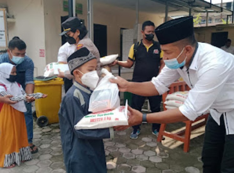  Polsek Medan Baru Bersyukur dan Berbagi Sembako kepada Anak Yatim