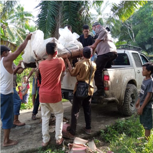  Polsek Perdagangan Evakuasi Mayat Petani di Sungai Bah Hapal