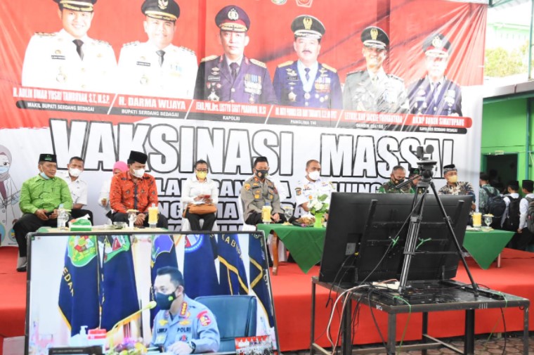  Ikuti Zoom Metting Bersama TNI/Polri, Pemkab Sergai Dukung Serbuan Vaksinasi Massal