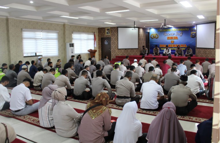  Kapolresta Gelar Zikir dan Doa Bersama di Aula Zapin Mako Polresta Pekanbaru