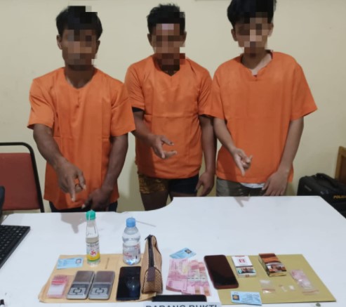  3 Pelaku Narkoba Ditangkap Polsek Tapung Hilir di Desa Kota Bangun