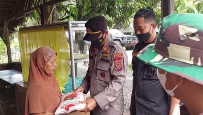  Kapolsek Selesai, Koramil dan FKPPI Gelar Jumat Barokah, Santuni Nek Saniem dan Pesantren Darur Ulum Al-Muhajirin