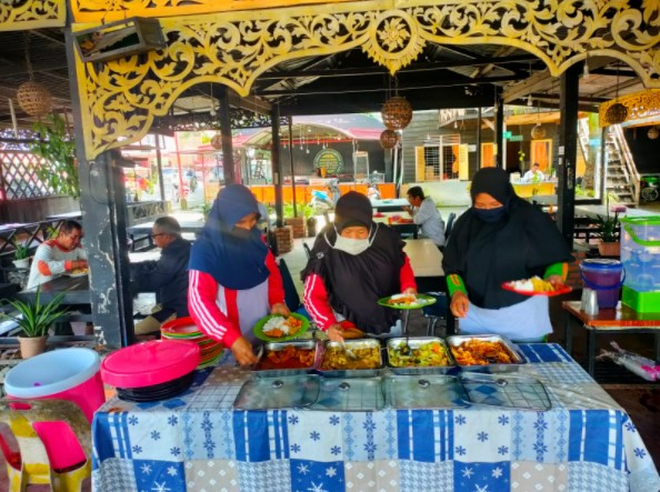  Jumat Barokah Satreskrim Polres Kampar, Makan Siang Gratis di Kafe Bersama Dhuafa