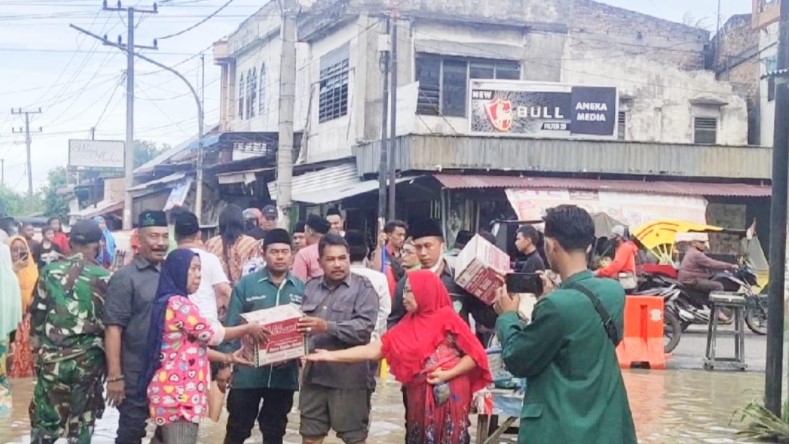 PD Al Washliyah Batubara Salurkan Ratusan Paket Sembako Untuk Korban Banjir di Sergai