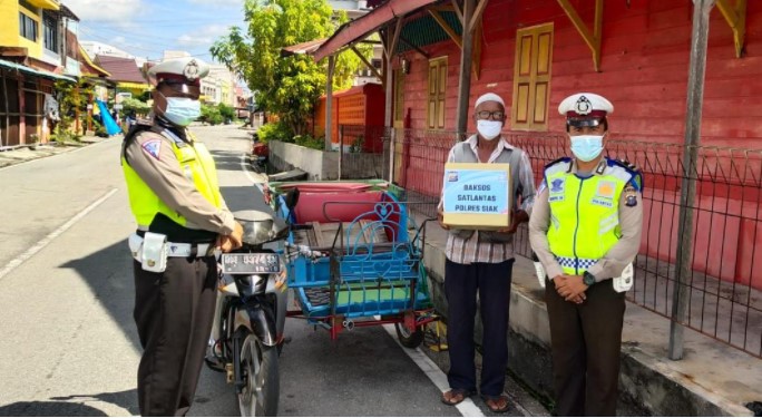  Hari Ke 7 Ops Zebra Lancang Kuning 2021, Satlantas Polres Siak Berikan Reward Kepada Pengendara Patuh