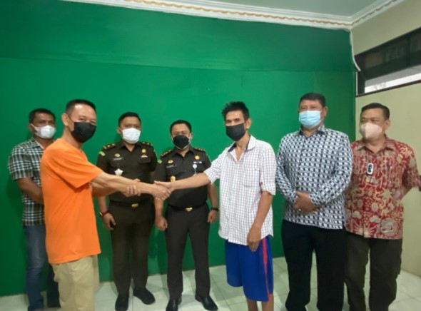  Kejari Labuhanbatu Hentikan Penuntutan Perkara Penganiayaan Antara Sesama Saudara Kandung 