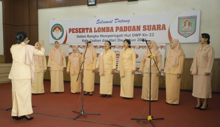  Hj Titiek Buka Lomba Paduan Suara Peringatan HUT DWP Ke-22 dan Hari Ibu Tahun 2021