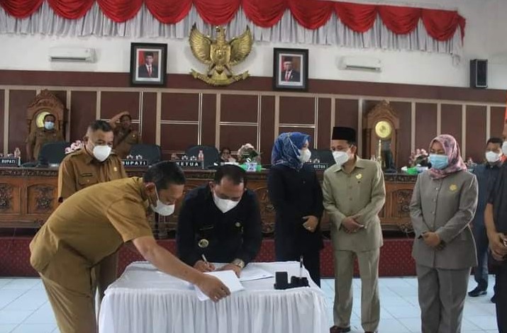 Bupati Labuhanbatu Hadiri Sidang Paripurna DPRD, Banggar TA 2022 Disepakati