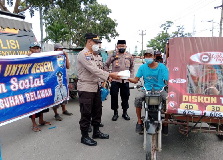 Polres Pelabuhan Belawan Santuni dan Berbagi Nasi Bungkus Kepada Warga Kurang Mampu