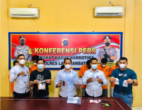  Polres Labuhanbatu Bekuk 6 Pengedar Narkoba dan Sita 100,80 Gram Sabu