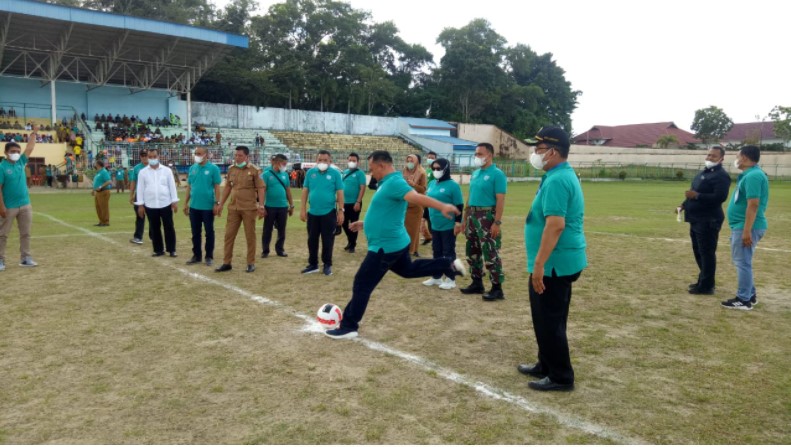 Galakan Olah Raga Sepak Bola, Bupati Labuhanbatu Resmi Buka Liga OPD